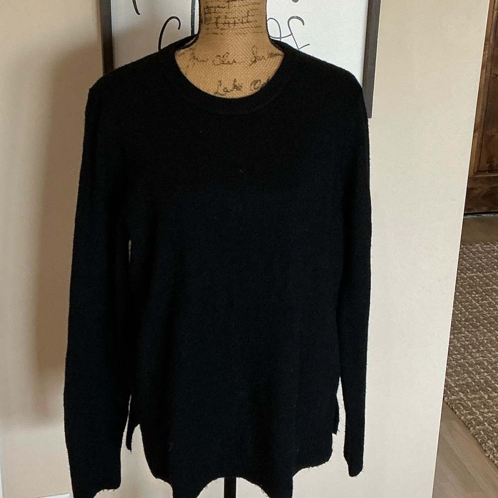 Old Navy Women's Black Crewneck Sweater